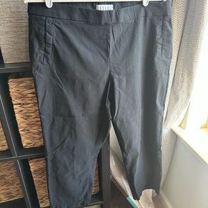 Elle Pull on Elastic Waist Crop Pants - Black - XL